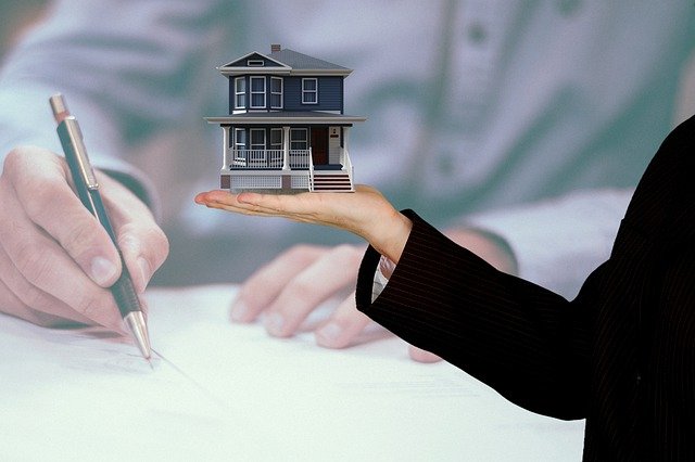 How Real Estate Attorneys Handle the Sale of Estates